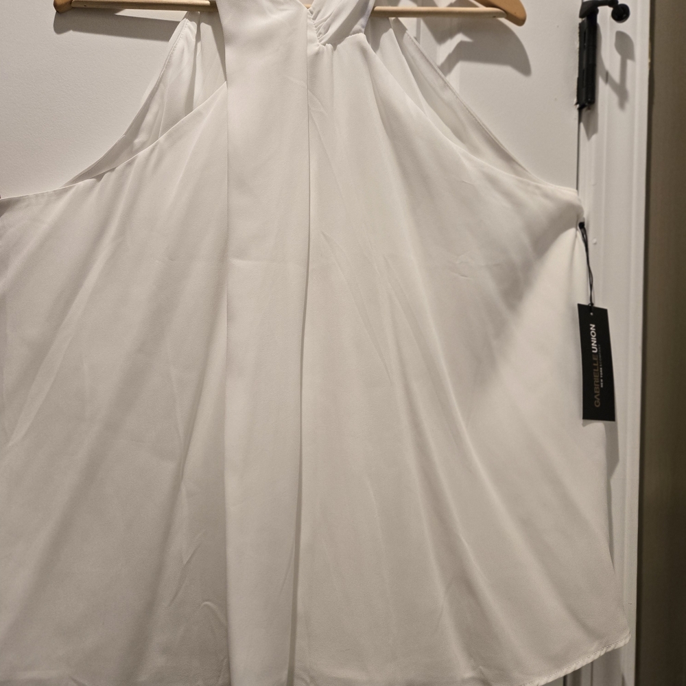 Elegant White Sleeveless Blouse
